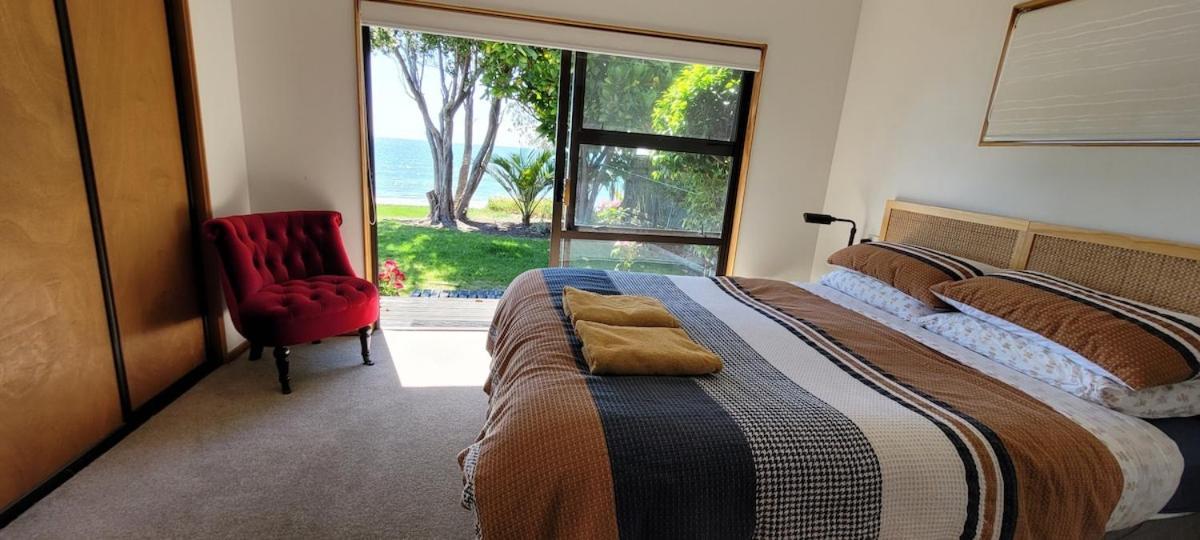 Beachfront Bliss - Your Parapara Seaside Retreat Ngoại thất bức ảnh