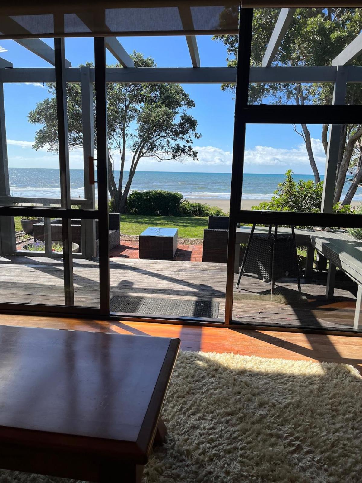 Beachfront Bliss - Your Parapara Seaside Retreat Ngoại thất bức ảnh